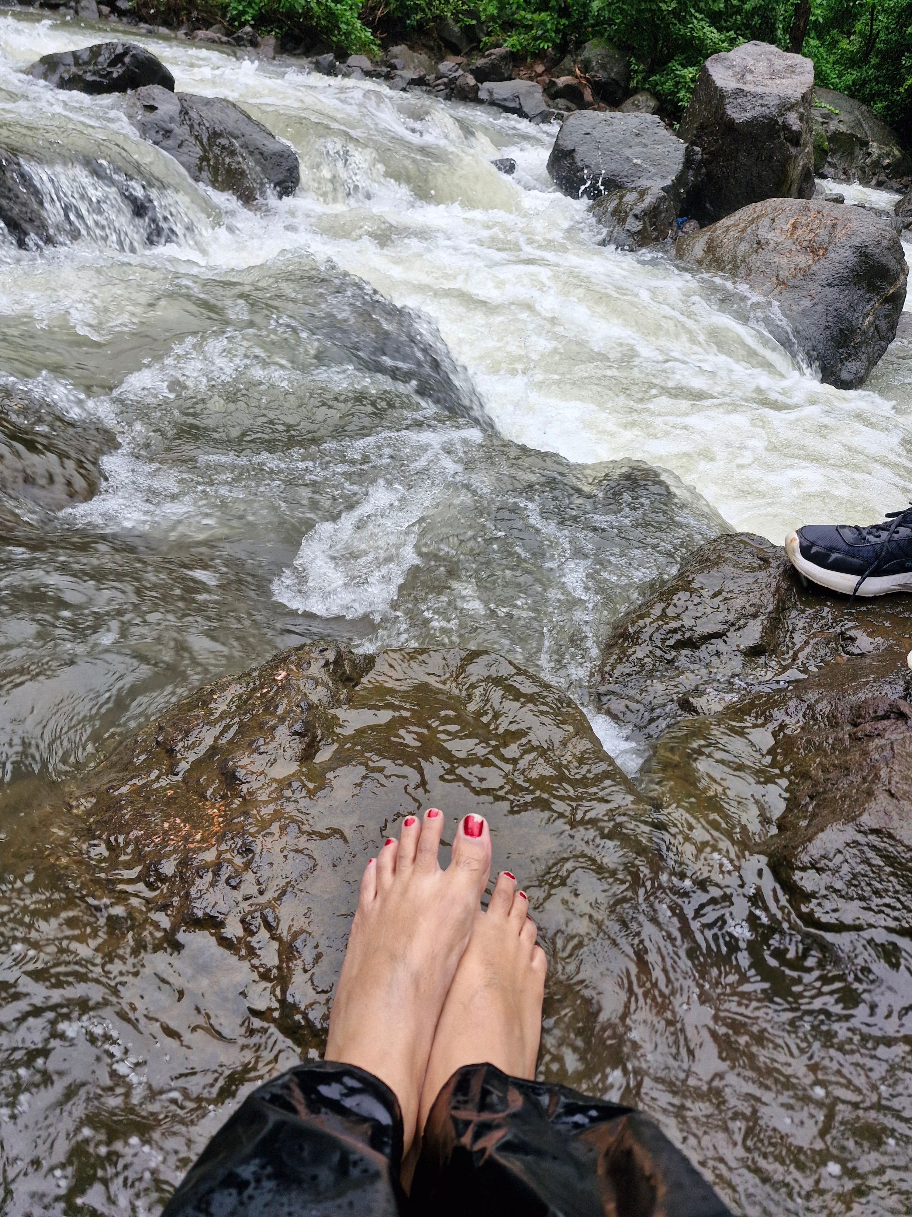 Majestic view of Kalu waterfall